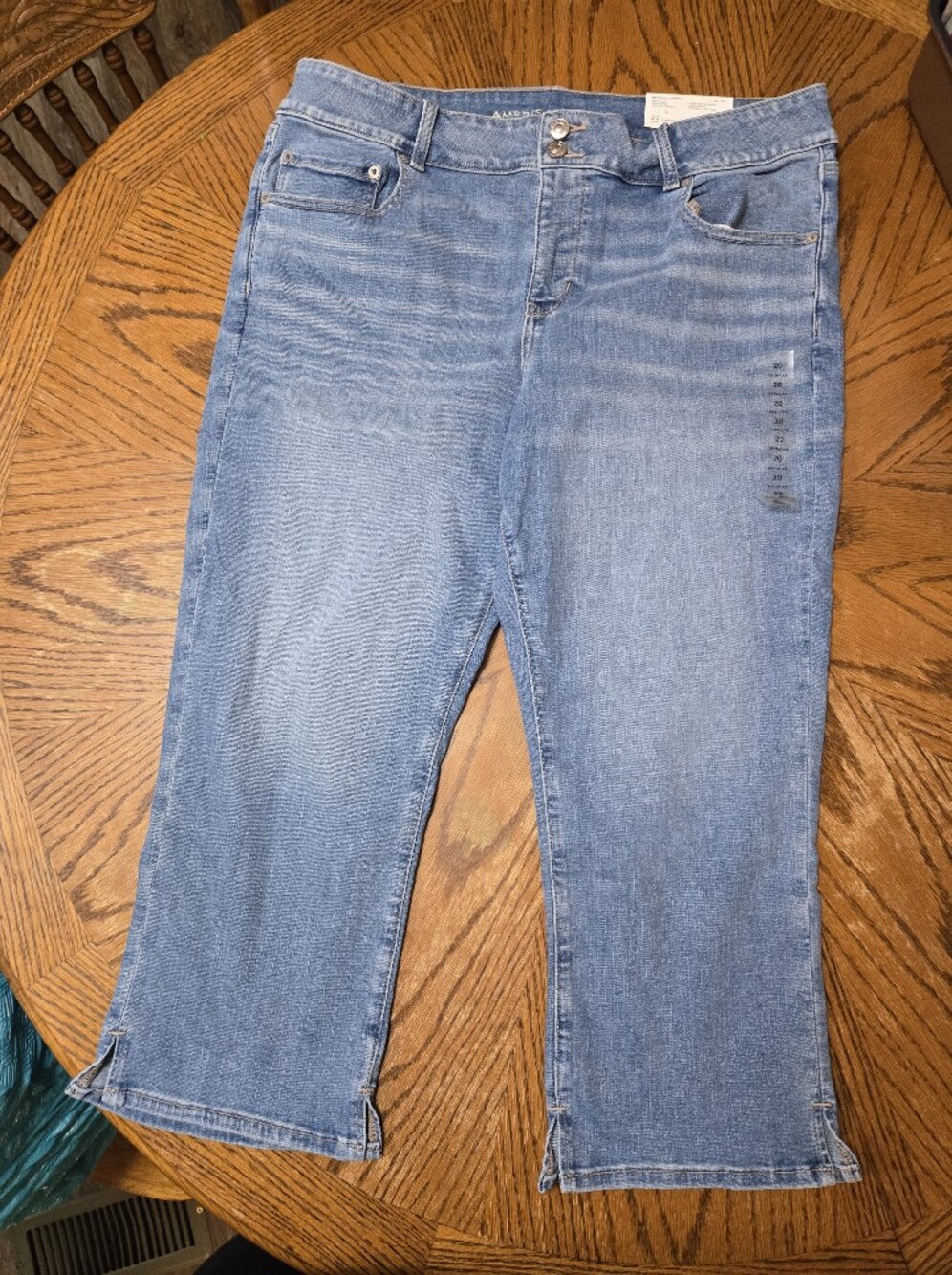 American Eagle Outfitters Light Blue Cropped Jeans